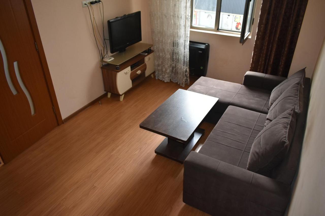 Ucha'S Apartment Batumi Exterior photo