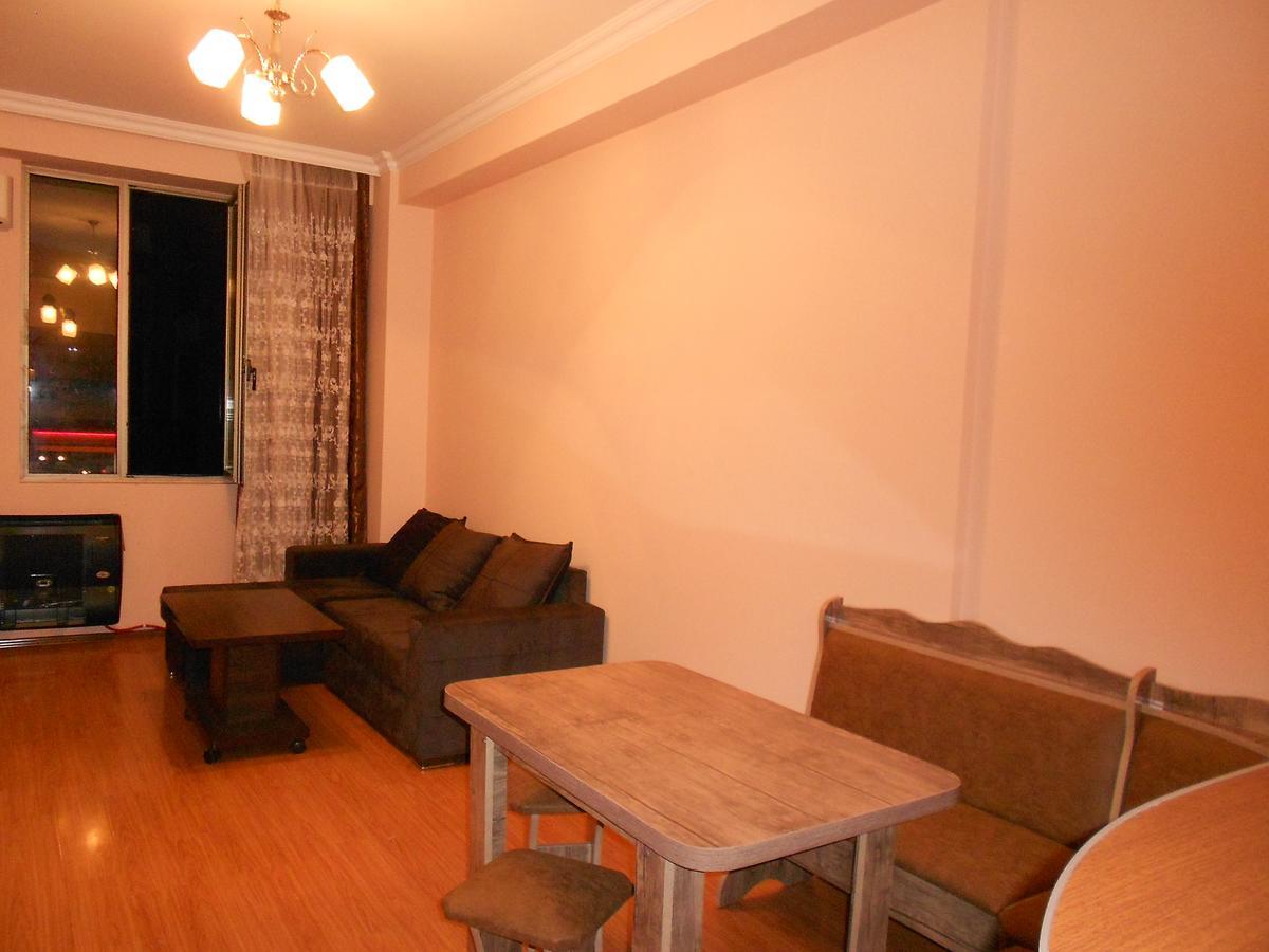 Ucha'S Apartment Batumi Exterior photo